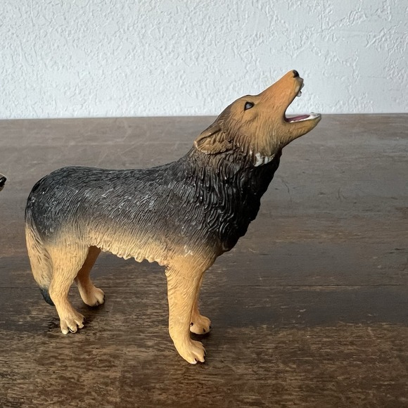 Mojo Howling Wolf, Mother Wolf And Wolf Pup Cub Wildlife Figures Collectibles - Picture 3 of 7